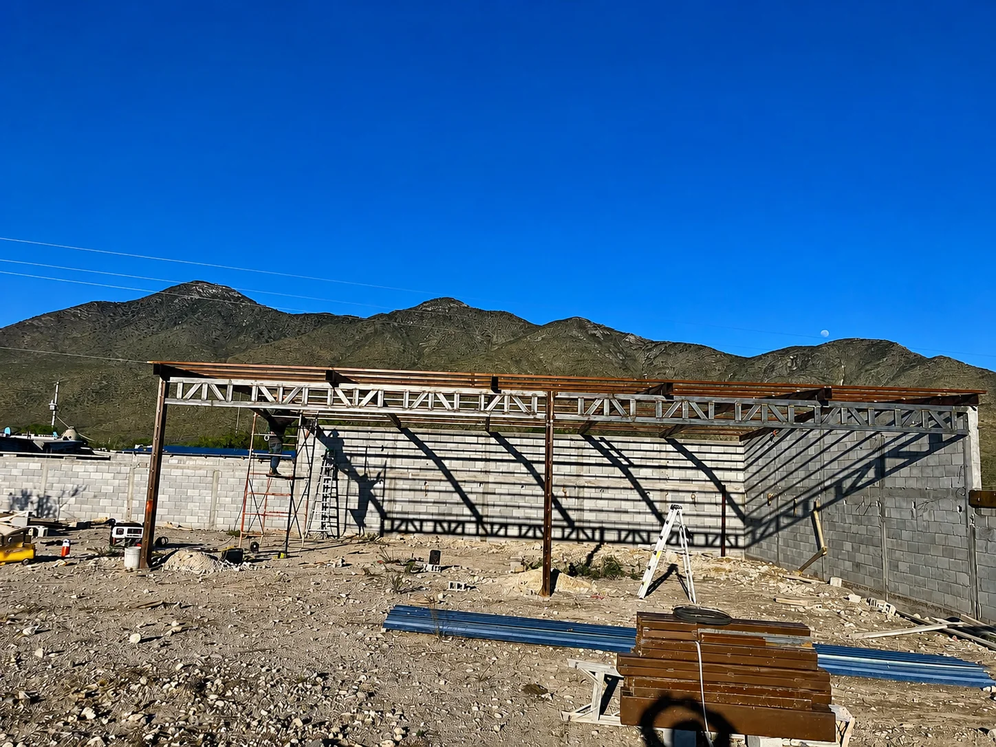 Construcción de nave industrial metálica de 13x15 m — EMET