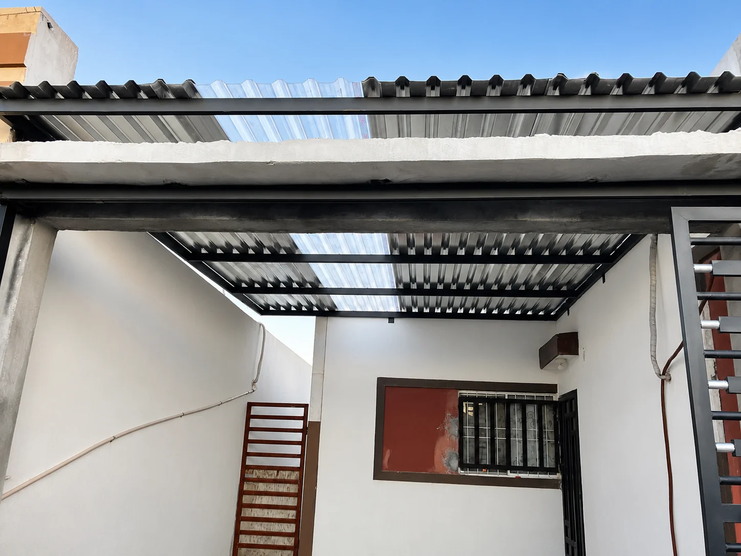 Techumbre metálica para terraza y patio — EMET, Monterrey
